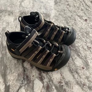 Toddler Keene sandals size 10